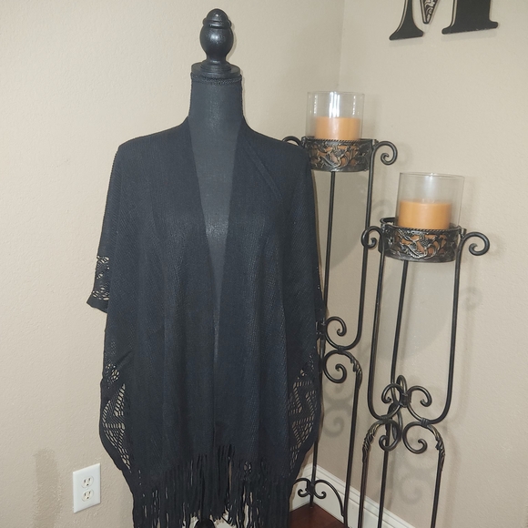 Izzy & Oliver Accessories - Izzy & Oliver‎ Chic Black Fringe Wrap